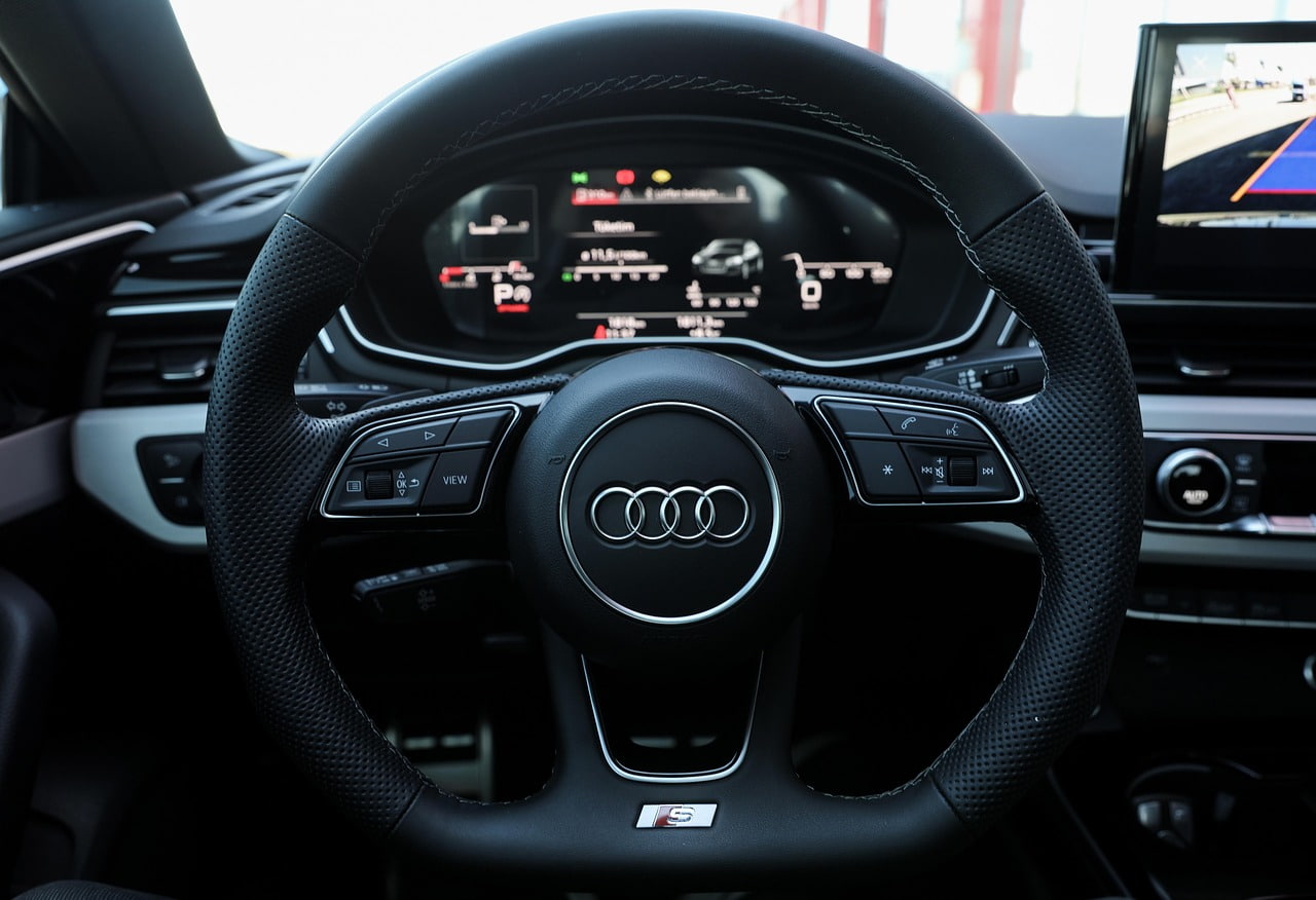 Werden die Mitarbeiter bei Audi durch Lohnkürzungen gehalten?